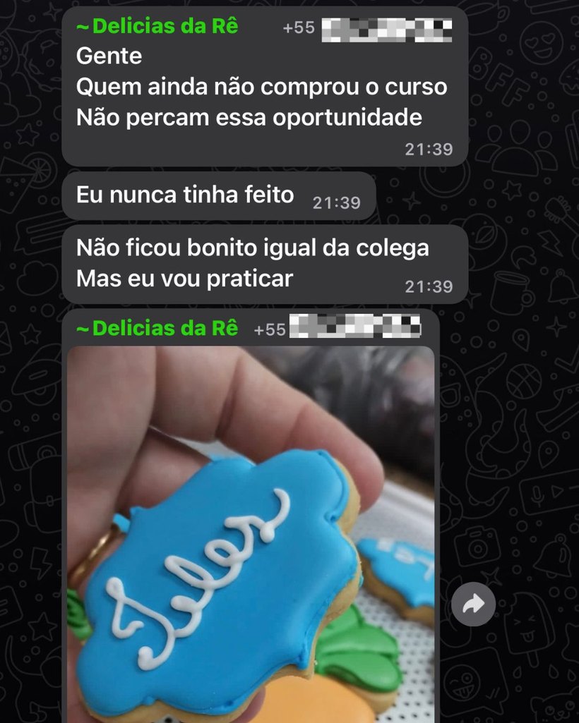 Mensagem de aluna que nunca tinha feito biscoito decorado e mostra o primeiro biscoito com nome escrito em glacê