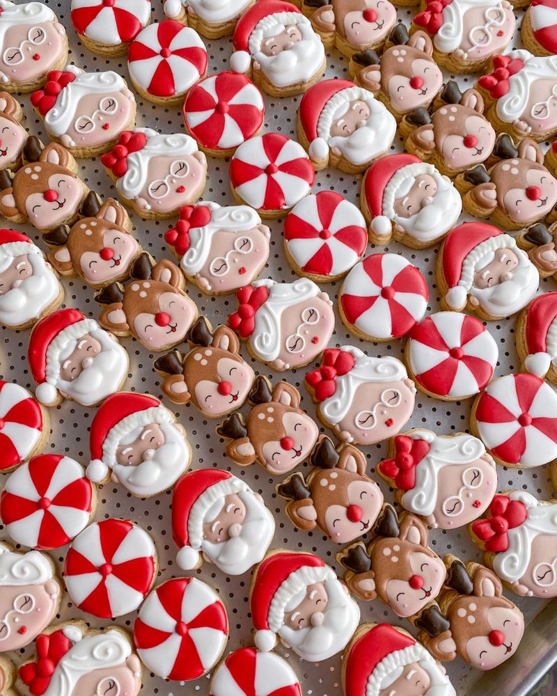 Biscoitos decorados de Papai Noel, Mamãe Noel e renas